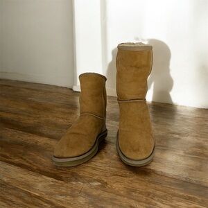 🤎 UGG Australia Classic Short 5825 Sheepskin Suede Boots Chestnut Women’s 6